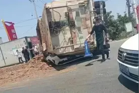 郑州发生重大交通事故致4死，目击者还原惊魂一幕：越野车被压瘪