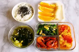 七岁小学生午餐记第一天：三菜一汤，荤素搭配，特别推荐大虾视频封面