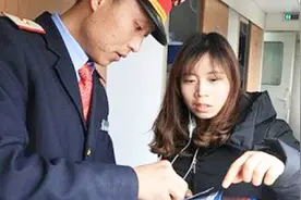 在火车上，卧铺车票为何会被乘务员换走？今天总算又长见识了视频封面