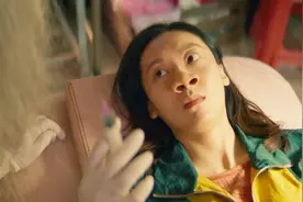 女孩痴迷演戏，不惜重金整容，一不小心把鼻孔弄的比嘴都大！视频封面