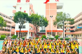 外来务工子女如何上公立学校，听听小伙是怎么说的。视频封面