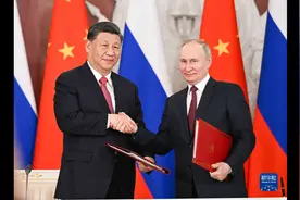 中俄元首签署联合声明 强调通过和平谈判解决乌克兰危机视频封面