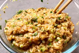 饺子馅怎么调好吃？教你饭店都在用的配方，鲜嫩多汁，不腥不柴