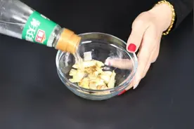 生姜放在白醋里泡一泡，这几个作用太棒了，邻居见了纷纷夸好视频封面