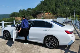 农村小姑娘独自在东莞打拼五年，回村时买了辆36万的豪车，真厉害视频封面