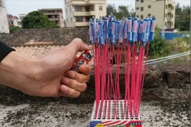 小火箭还可以这么玩？两个人同时点燃，看到效果实在太过瘾了视频封面