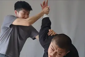 女生可以战胜比自己强壮的坏人吗？想以弱胜强，一定要知道这点视频封面