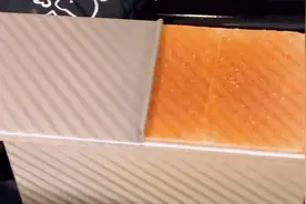 用中筋面粉配面筋粉，做出来的吐司面包棉花般的蓬松绵软，还拉丝视频封面