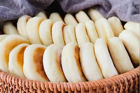 3个小土豆，1碗面粉，做蓬松柔软的小饼，一口一个比面包还好吃视频封面