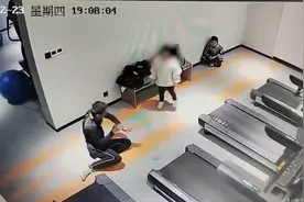 女孩将瑜伽球推向跑步机 瞬间相撞“弹跳”起来男子重摔地上视频封面