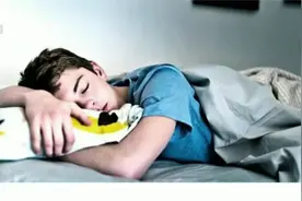 儿童睡眠障碍，影响发育还拉低颜值！谁偷走了我们的睡眠？视频封面