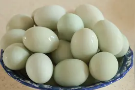 妈妈20年腌鸭蛋经验，百分百起沙流油，方法简单易学，10天就能吃