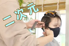 很时尚的“二次元”短发，搭配刘海就是不一样，个性年轻有气质