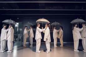 下雨天了，怎么办，我好想你！流行舞《下雨天》