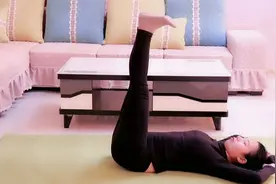 睡前减肥动作，坚持30天你会发现，腿细了、肚子瘦了，体重也轻了