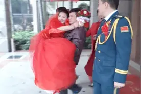 福建一漂亮姑娘出嫁，老爸亲自抱她上婚车，好幸福，让人羡慕视频封面