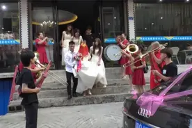 湖北一姑娘结婚，新郎是个倒插门女婿，带着他出门视频封面