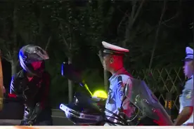 甘肃兰州：安宁交警罗九公路开展夜间摩托车大整治活动视频封面