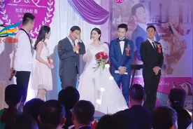 结婚现场，新郎新娘合唱你愿意嫁给我吗，真的好幸福！视频封面