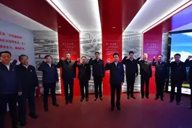 王君正带领新一届自治区党委常委班子到西藏工委旧址重温入党誓词视频封面