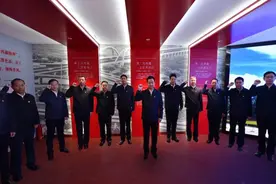 王君正带领新一届自治区党委常委班子到西藏工委旧址重温入党誓词视频封面