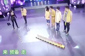 宋茜现场脱鞋，劈叉秀软功吹灭10支蜡烛，被称赞是软体动物视频封面