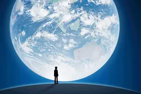 微信朋友圈的定位，可以定位到家里的沙发，这个功能太好玩了