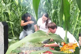 农村儿女给去世父亲上周年坟，烧的啥？儿女长跪不起哭成泪人