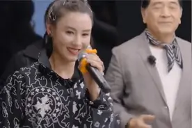 张柏芝坐游艇出海，手臂纹身被疑曝光三胎生父？视频封面