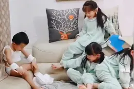 弟弟本想逗三胞胎姐姐们开心，结果出意外了，这弟弟当的太难了！视频封面