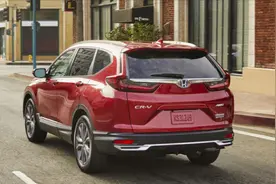 本田新款CRV6月上市，外观更时尚，轴距2661mm，1.5T四缸带四驱视频封面