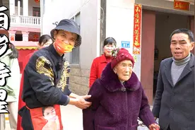 百岁老人举办寿宴，济公松做一堆好菜上桌，村里人都来捧场视频封面