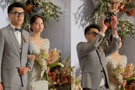 男人“招牌”姿势！新郎结婚紧张做出投篮动作，一旁新娘表情亮了视频封面