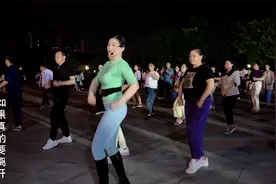 美女天天跳广场舞，原来健美身材就是这样炼成的视频封面