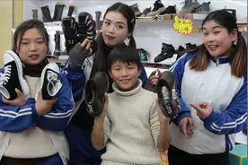 童年短剧：丽丽姐妹带小表弟去超市，结果还给表弟买一双鞋，真好视频封面