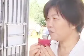 种植户种植火龙果 有人误解是染成红色的 如今男女都喜欢吃视频封面