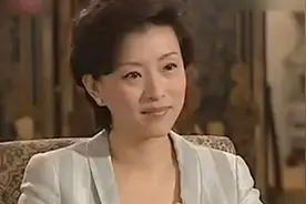 作为新加坡统治者，李光耀实施铁腕政策，耗费心血视频封面