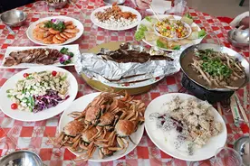 实拍农村结婚酒席，一桌18道菜都是硬菜，大家觉得这个价格合理吗