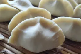 饺子皮一煮就破怎么办？面点师教你和饺子面，沸腾五次都不破视频封面