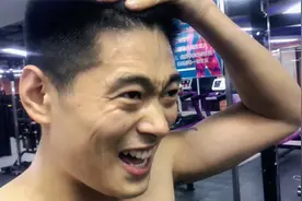 瘦下来感觉很好，头上的血管都能看清楚，你还在犹豫没时间吗视频封面