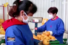 菏泽扶贫车间生产忙，贫困户实现家门口就业，一个月最少赚3000千