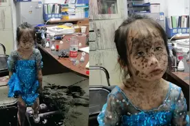 女儿打翻墨水弄得满屋都是，妈妈拿棍欲“收拾”，爸爸大笑秒破功视频封面