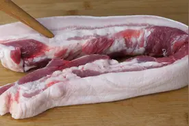 保鲜猪肉时，直接放冰箱就错了，肉店老板教我一招，放半年都新鲜视频封面