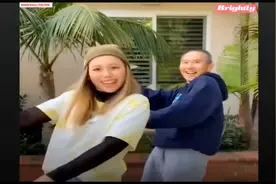 父女组合爆红抖音！这位supportive父亲真没学过舞蹈？视频封面