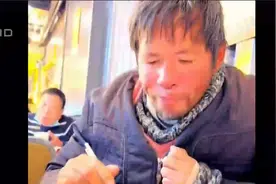 纽约华人曾为“复旦流浪博士”提供免费饭食，称人“很安静”视频封面
