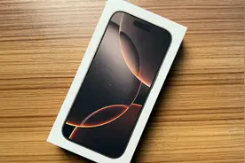 iPhone 16 Pro 沉浸式开箱 沙漠色钛金属