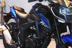 2023款豪爵160街车，皮实耐用，油耗低，售12980元，高颜值配CBS