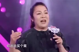 老妈带儿子女儿参赛，被认为一家三口，儿子真显老！视频封面