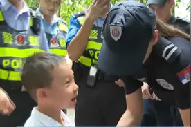 中塞警察国内首次联合巡逻走进三亚视频封面