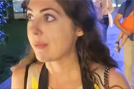 美国姑娘在中国长沙，街头看见这一幕，惊叹：要在美国压根不可能视频封面